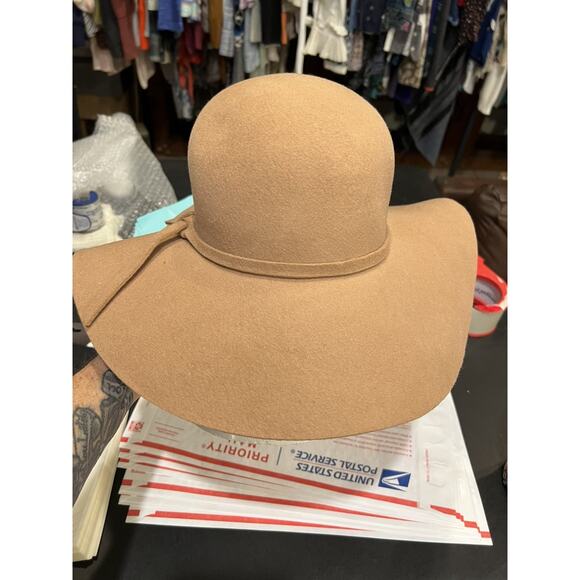 Wide-Brim 100% Wool Floppy Hat Tan OS 7.5 Inches Across - Picture 3 of 7